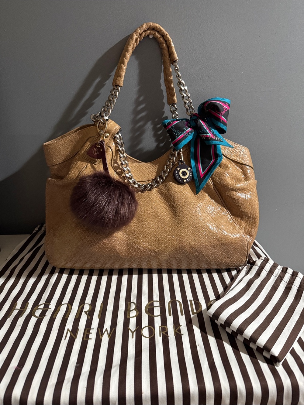 HENRI BENDEL MILLINER ALMOND
CROC EMBOSSED LEATHER HANDBAG w/scarf, charm &dusty